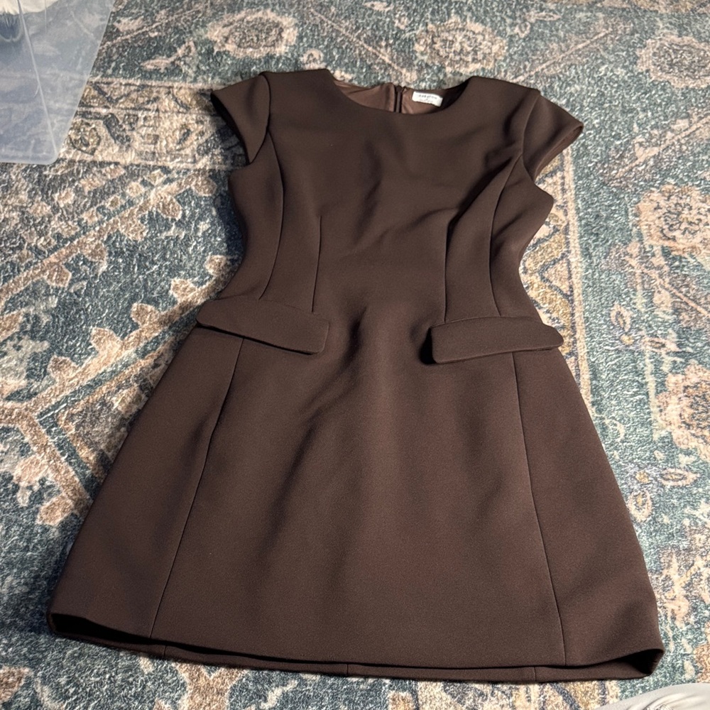 Aritzia — Babaton FigureKnit Priestly Dress in Brown